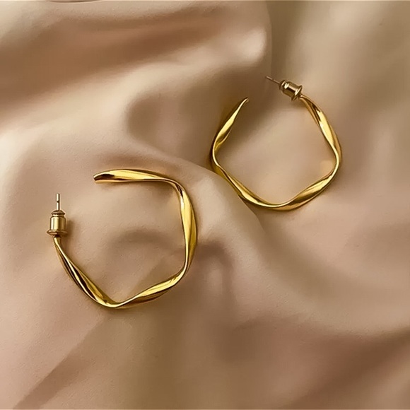 ⚜️[𝟯/$𝟭𝟴]⚜️Big Gold 925 Post Hoop Earrings NEW - Picture 3 of 8